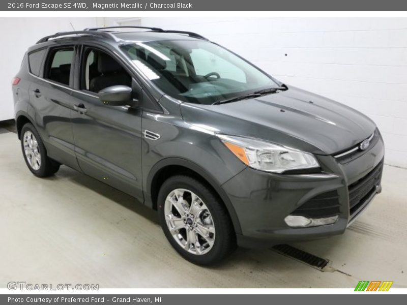 Magnetic Metallic / Charcoal Black 2016 Ford Escape SE 4WD