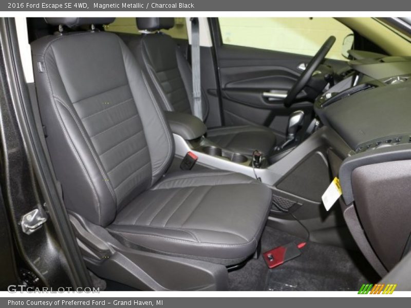 Magnetic Metallic / Charcoal Black 2016 Ford Escape SE 4WD