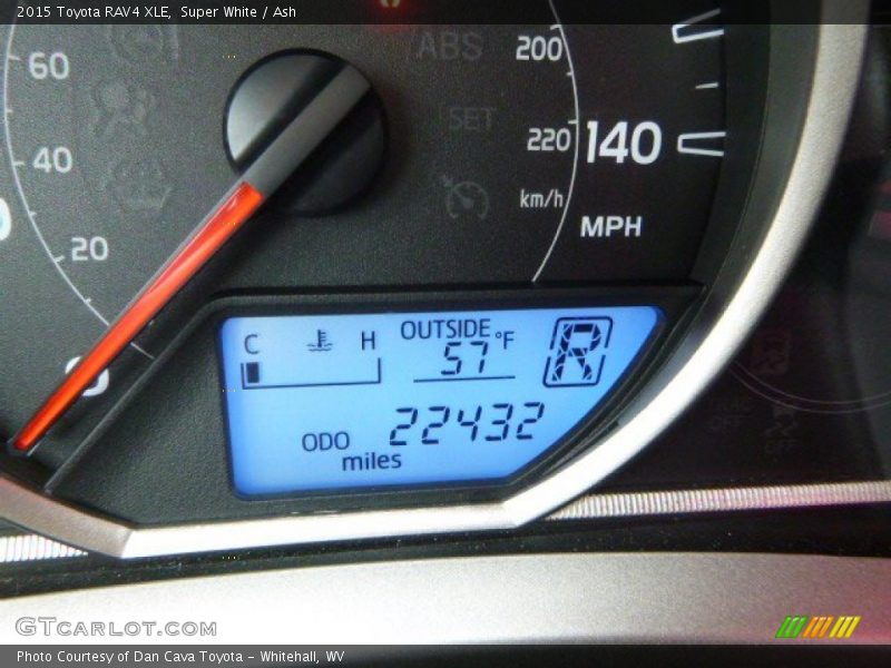 Super White / Ash 2015 Toyota RAV4 XLE