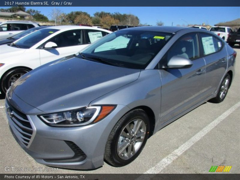 Front 3/4 View of 2017 Elantra SE