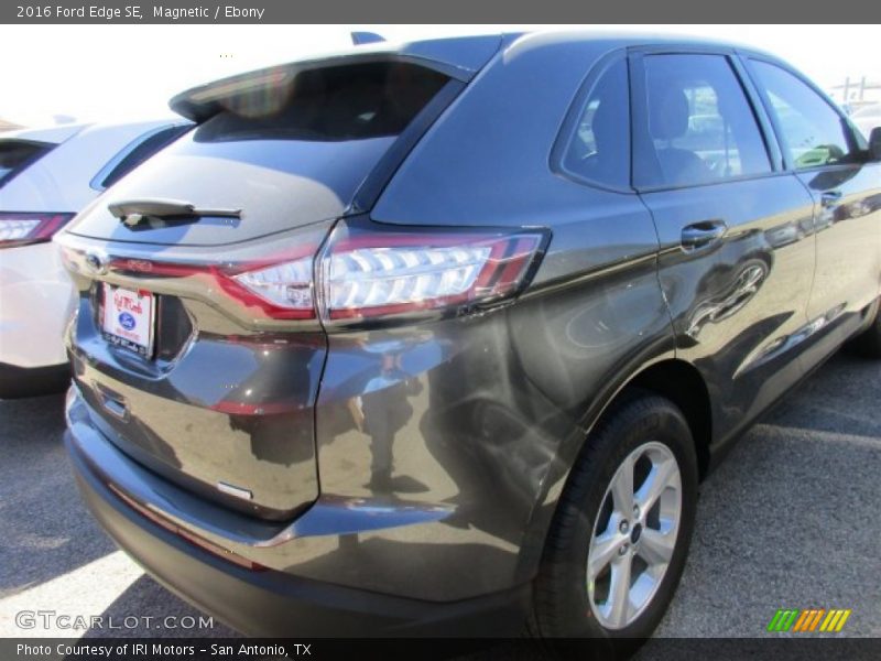 Magnetic / Ebony 2016 Ford Edge SE