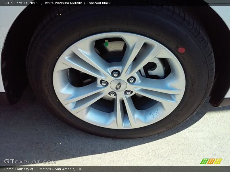 White Platinum Metallic / Charcoal Black 2015 Ford Taurus SEL