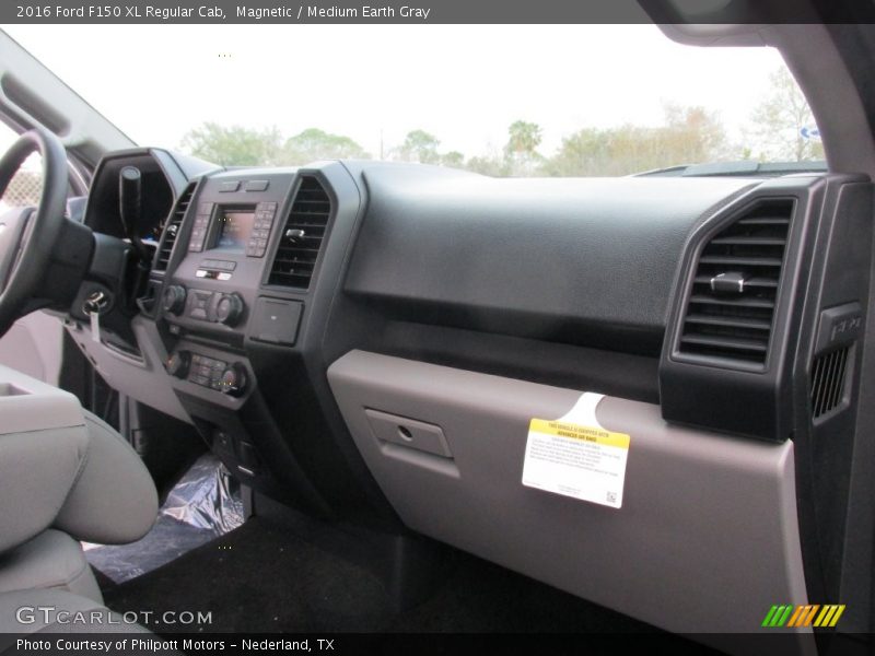 Magnetic / Medium Earth Gray 2016 Ford F150 XL Regular Cab
