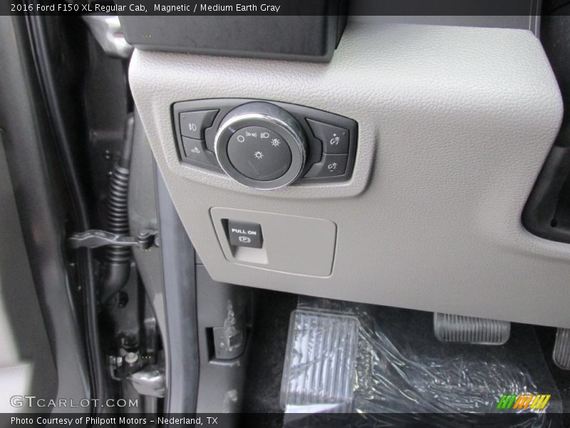 Magnetic / Medium Earth Gray 2016 Ford F150 XL Regular Cab