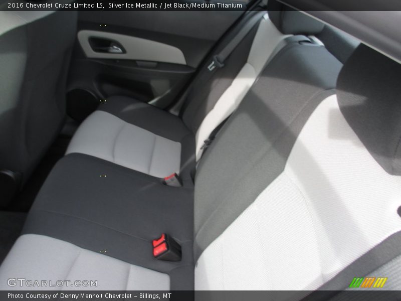 Silver Ice Metallic / Jet Black/Medium Titanium 2016 Chevrolet Cruze Limited LS