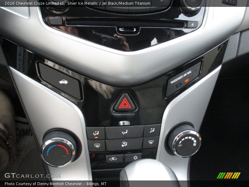 Silver Ice Metallic / Jet Black/Medium Titanium 2016 Chevrolet Cruze Limited LS