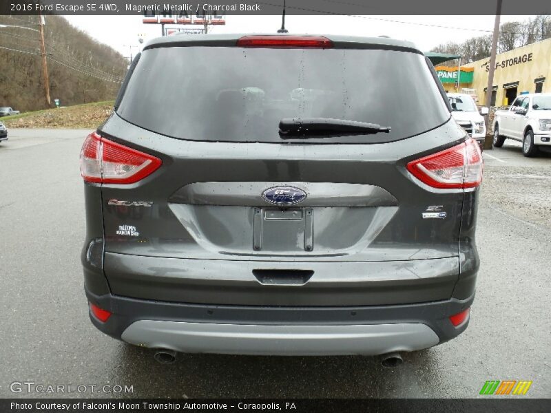 Magnetic Metallic / Charcoal Black 2016 Ford Escape SE 4WD