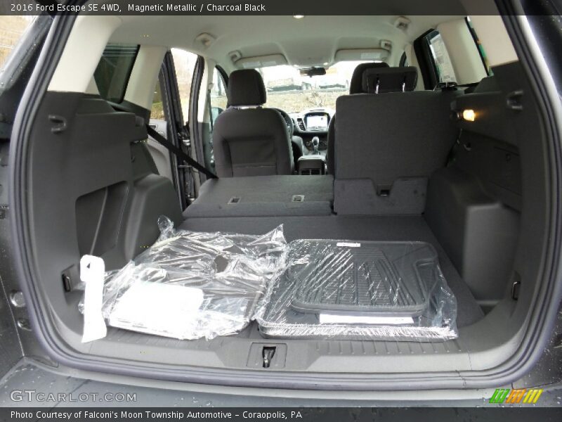 Magnetic Metallic / Charcoal Black 2016 Ford Escape SE 4WD
