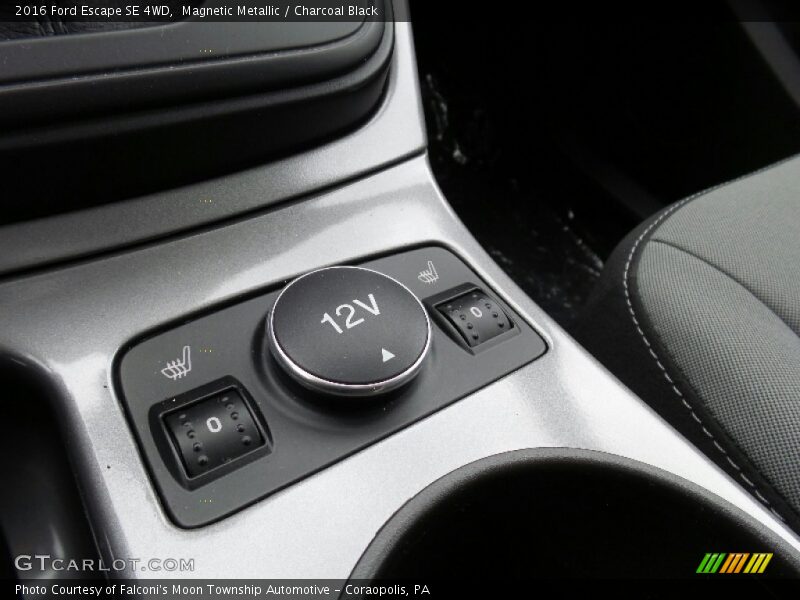 Magnetic Metallic / Charcoal Black 2016 Ford Escape SE 4WD