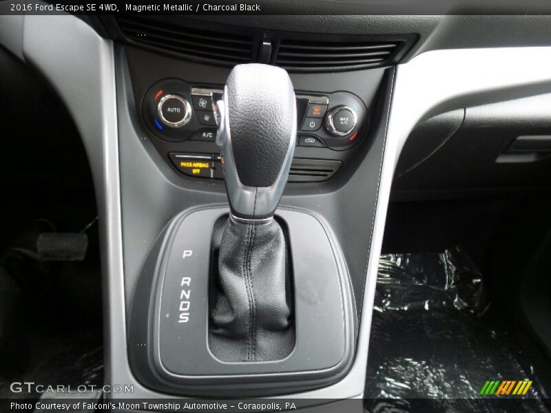 Magnetic Metallic / Charcoal Black 2016 Ford Escape SE 4WD