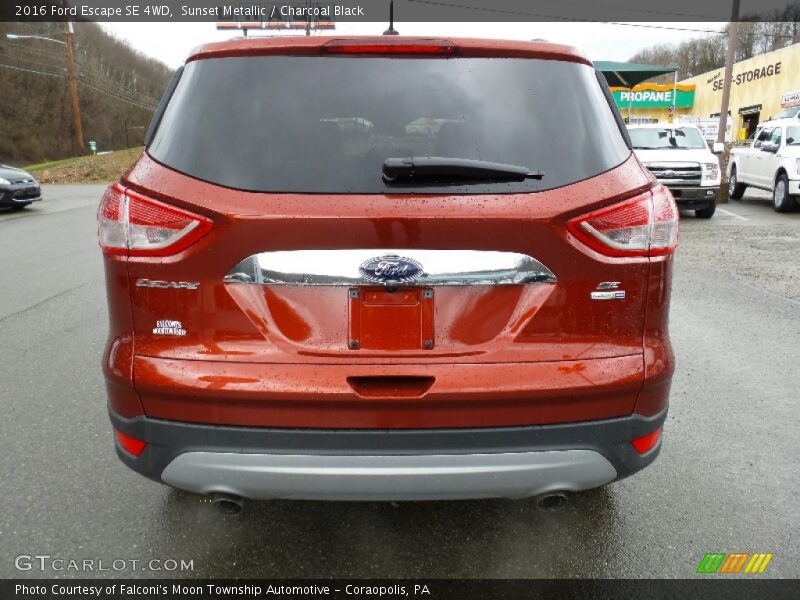 Sunset Metallic / Charcoal Black 2016 Ford Escape SE 4WD