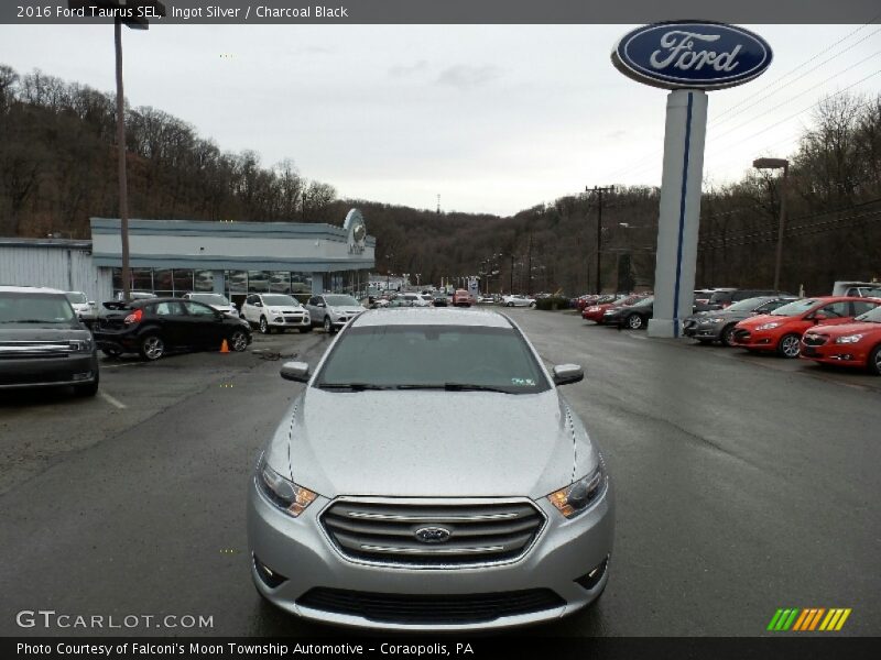 Ingot Silver / Charcoal Black 2016 Ford Taurus SEL