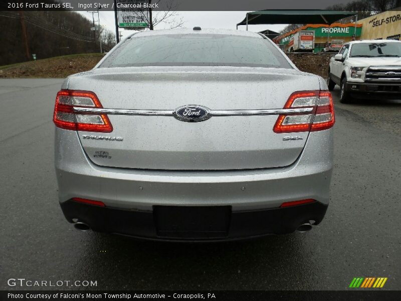 Ingot Silver / Charcoal Black 2016 Ford Taurus SEL