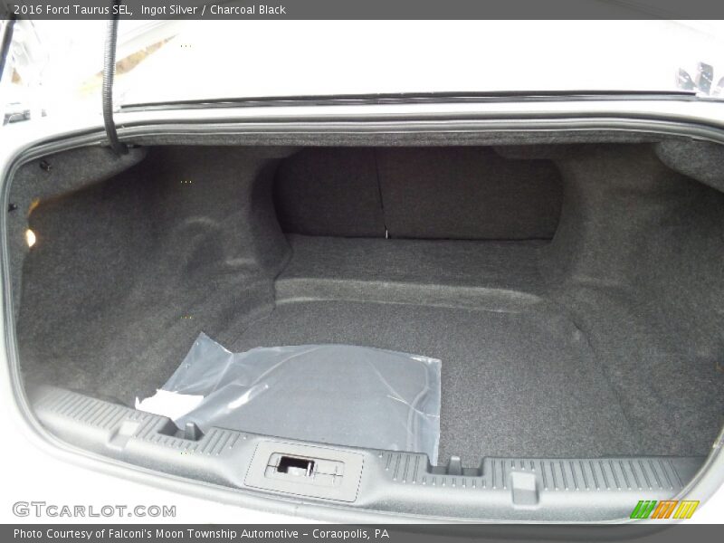 Ingot Silver / Charcoal Black 2016 Ford Taurus SEL