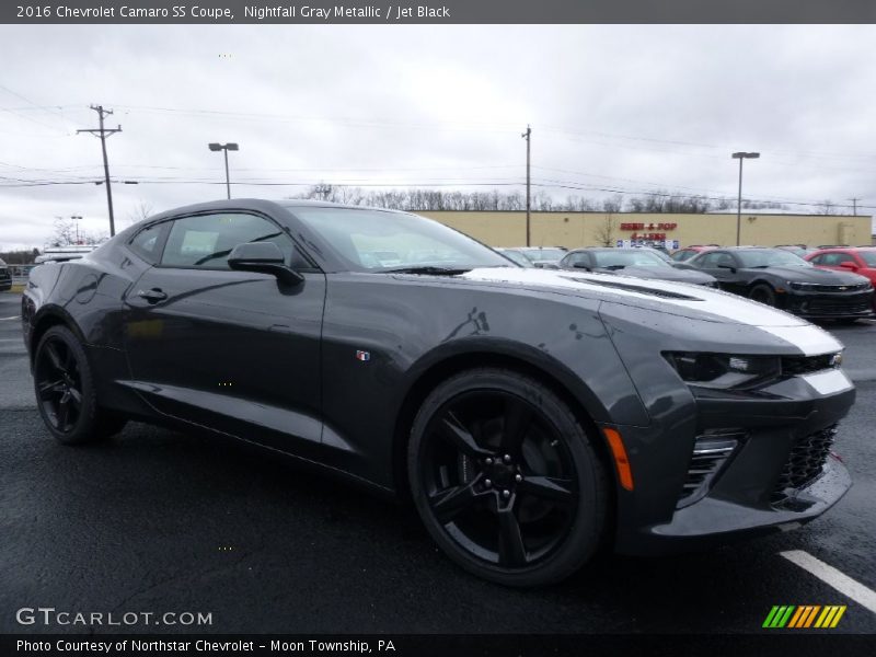 Front 3/4 View of 2016 Camaro SS Coupe