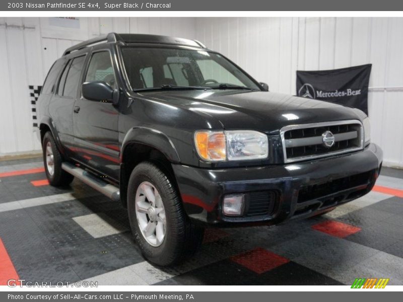 Super Black / Charcoal 2003 Nissan Pathfinder SE 4x4