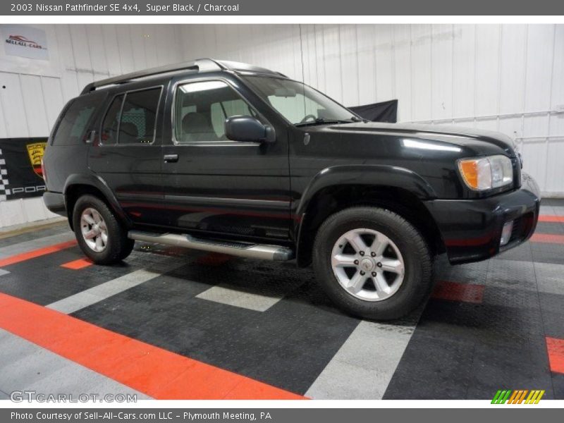 Super Black / Charcoal 2003 Nissan Pathfinder SE 4x4
