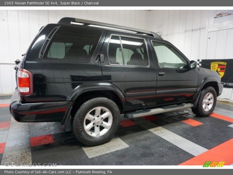 Super Black / Charcoal 2003 Nissan Pathfinder SE 4x4