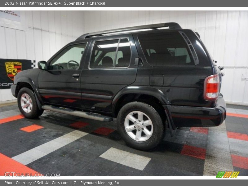 Super Black / Charcoal 2003 Nissan Pathfinder SE 4x4