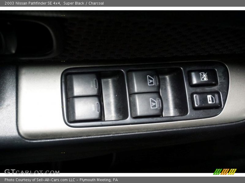 Super Black / Charcoal 2003 Nissan Pathfinder SE 4x4