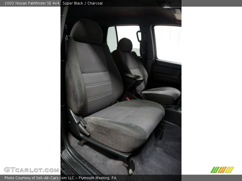 Super Black / Charcoal 2003 Nissan Pathfinder SE 4x4