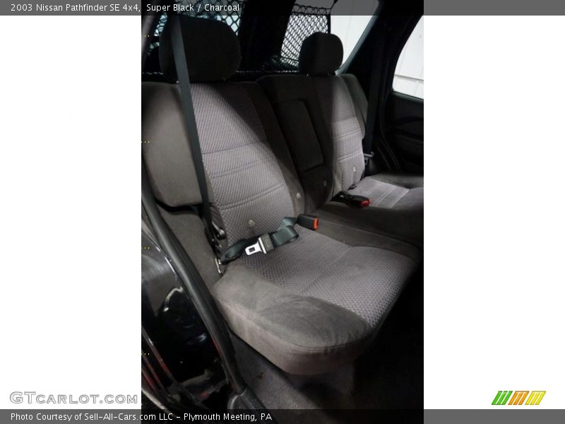 Super Black / Charcoal 2003 Nissan Pathfinder SE 4x4