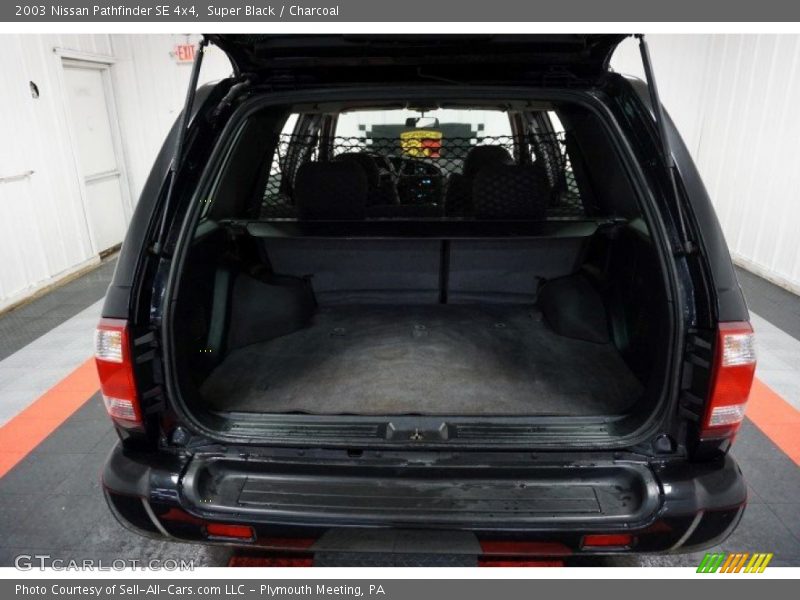 Super Black / Charcoal 2003 Nissan Pathfinder SE 4x4