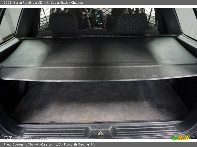 Super Black / Charcoal 2003 Nissan Pathfinder SE 4x4