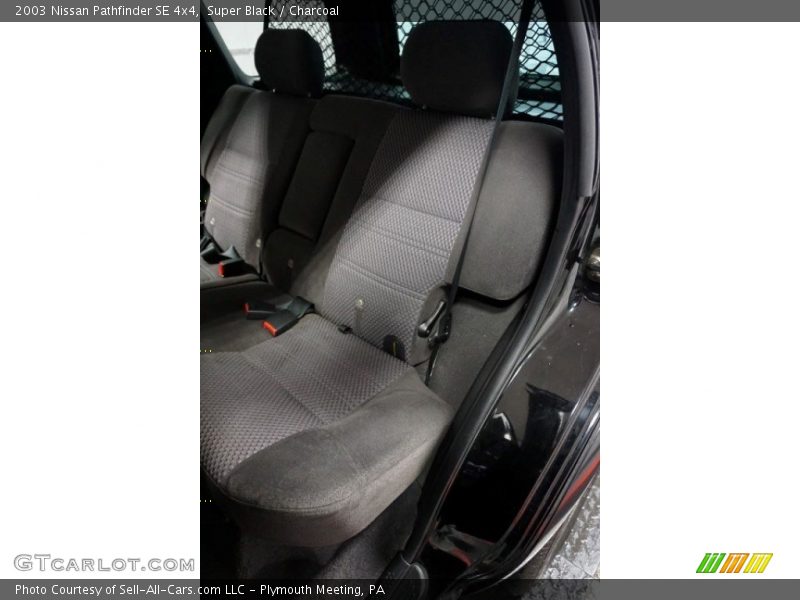 Super Black / Charcoal 2003 Nissan Pathfinder SE 4x4
