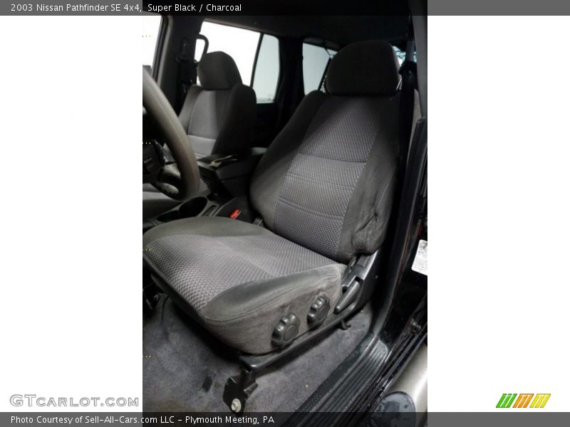 Super Black / Charcoal 2003 Nissan Pathfinder SE 4x4