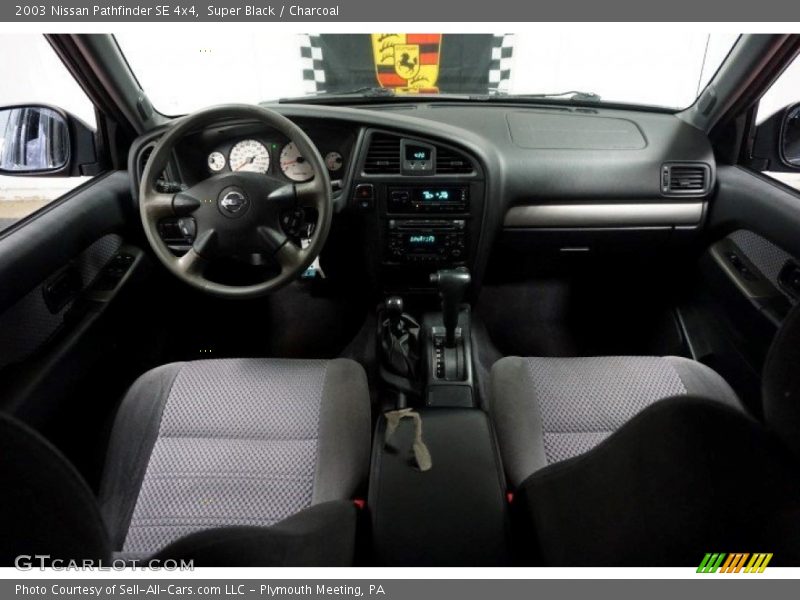 Super Black / Charcoal 2003 Nissan Pathfinder SE 4x4