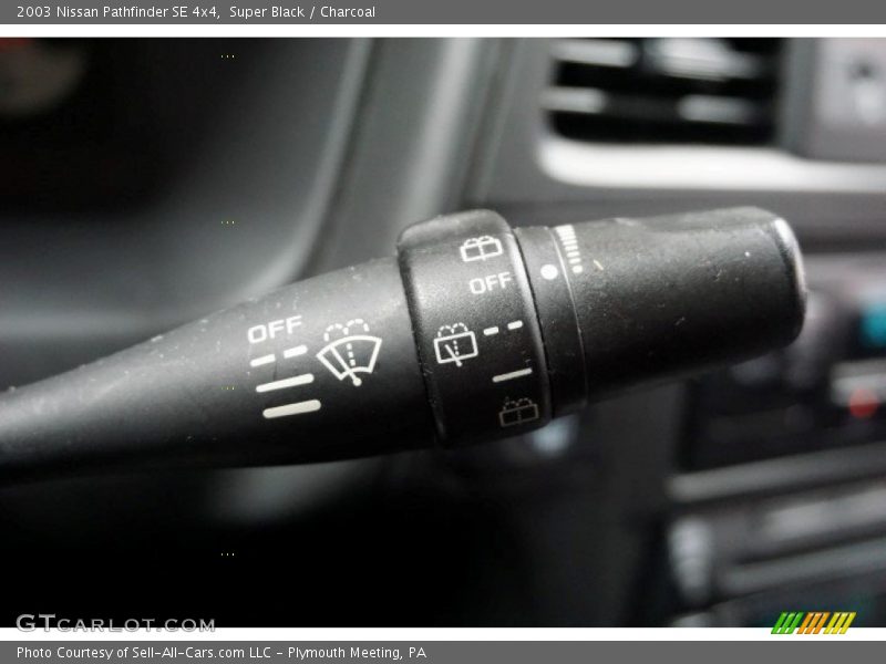 Super Black / Charcoal 2003 Nissan Pathfinder SE 4x4