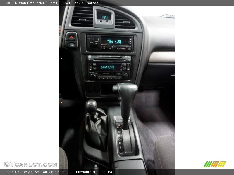 Super Black / Charcoal 2003 Nissan Pathfinder SE 4x4