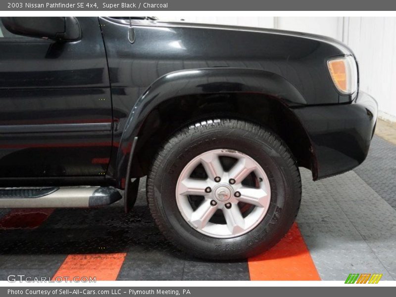 Super Black / Charcoal 2003 Nissan Pathfinder SE 4x4