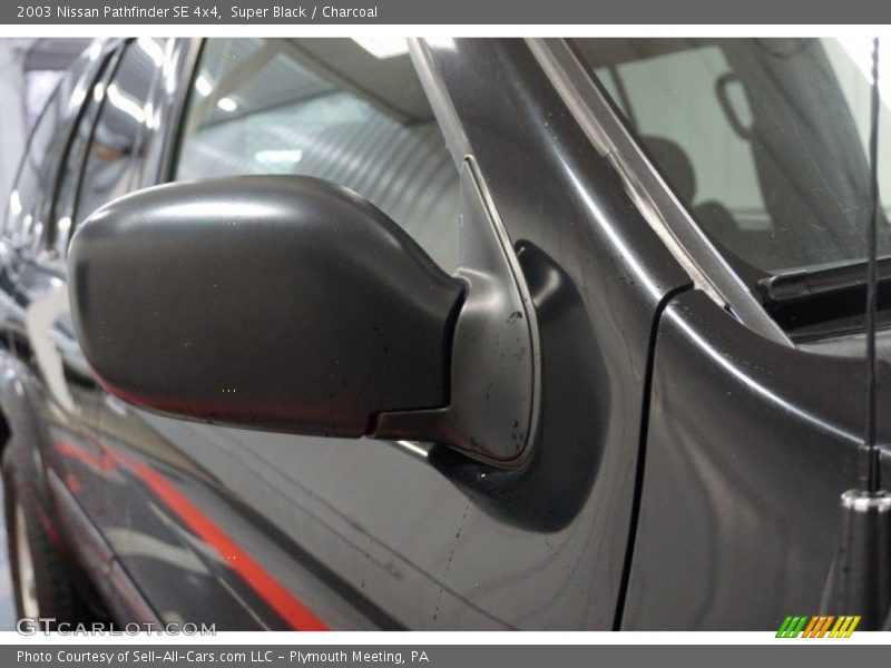Super Black / Charcoal 2003 Nissan Pathfinder SE 4x4