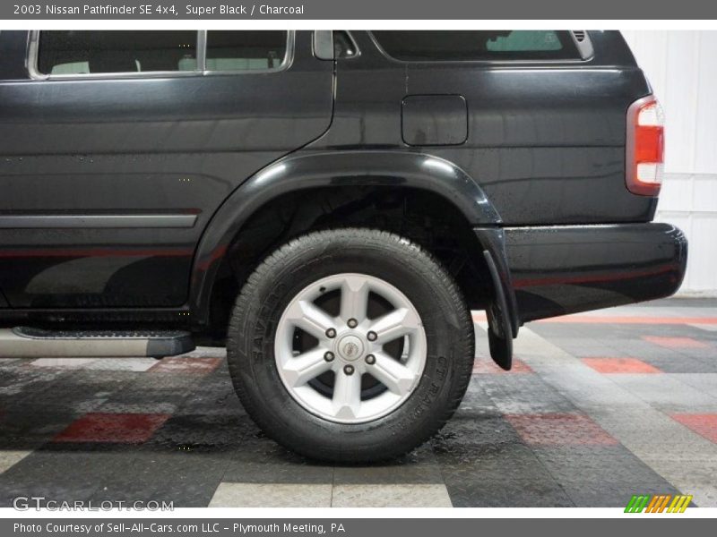 Super Black / Charcoal 2003 Nissan Pathfinder SE 4x4