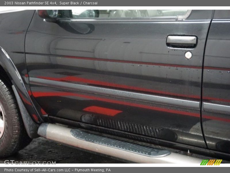 Super Black / Charcoal 2003 Nissan Pathfinder SE 4x4