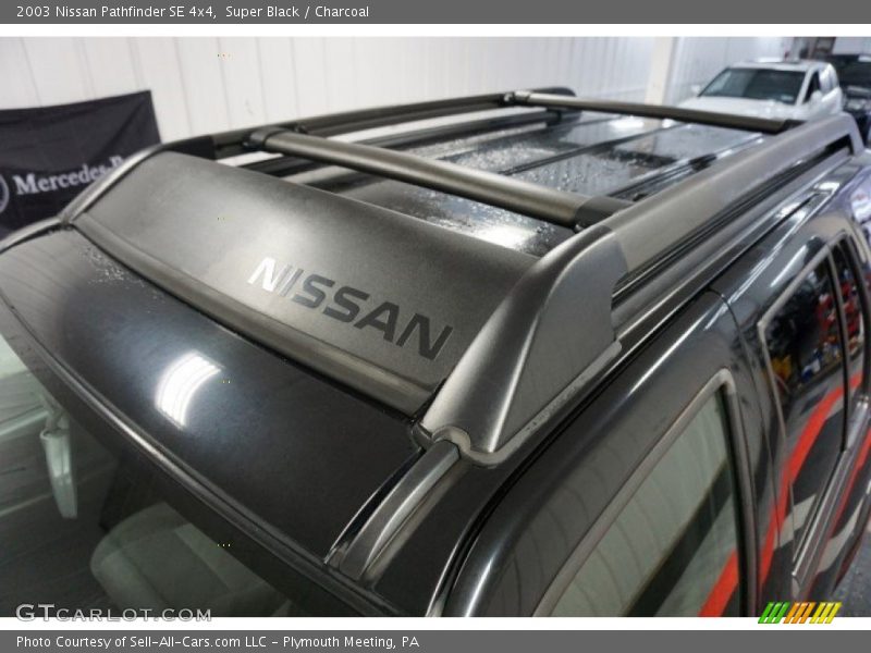 Super Black / Charcoal 2003 Nissan Pathfinder SE 4x4
