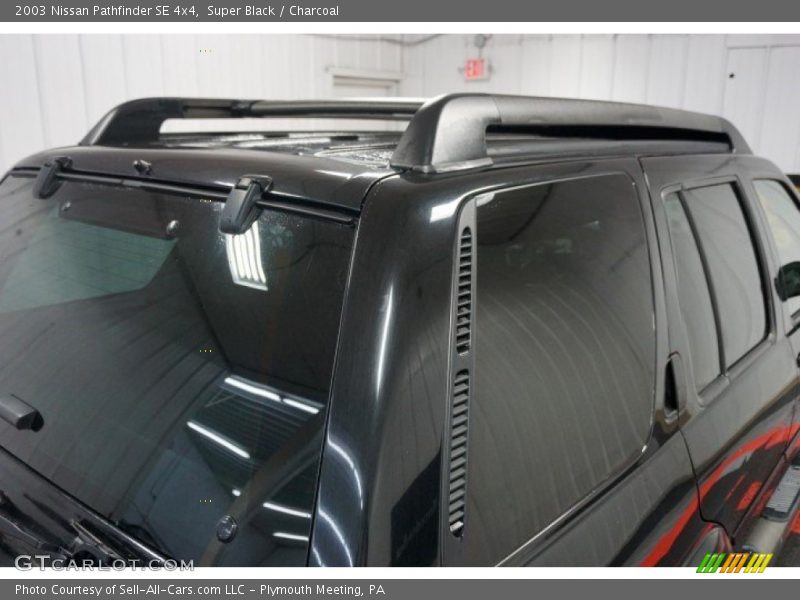 Super Black / Charcoal 2003 Nissan Pathfinder SE 4x4