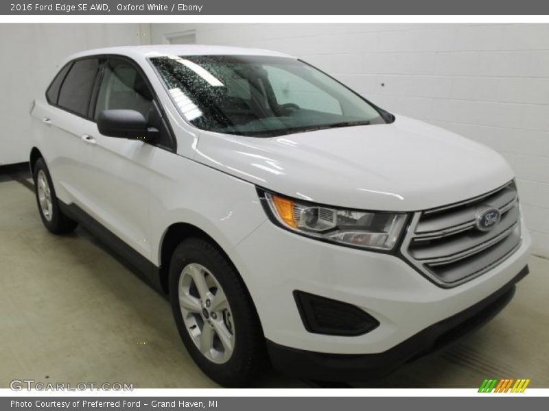 Front 3/4 View of 2016 Edge SE AWD
