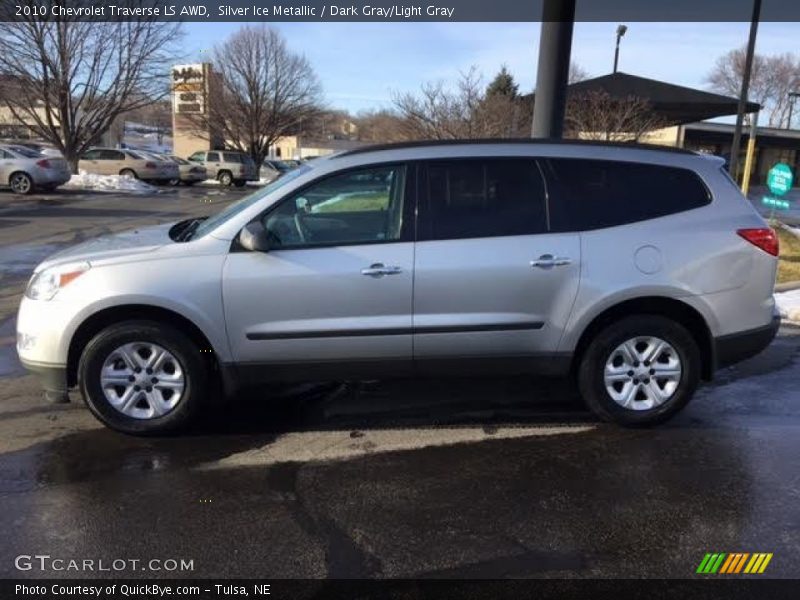 Silver Ice Metallic / Dark Gray/Light Gray 2010 Chevrolet Traverse LS AWD