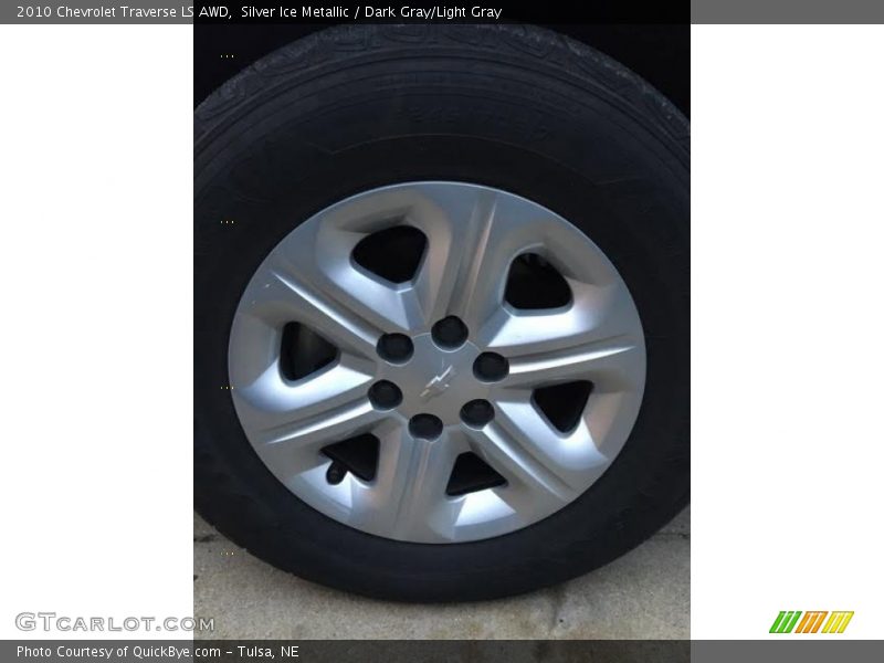 Silver Ice Metallic / Dark Gray/Light Gray 2010 Chevrolet Traverse LS AWD