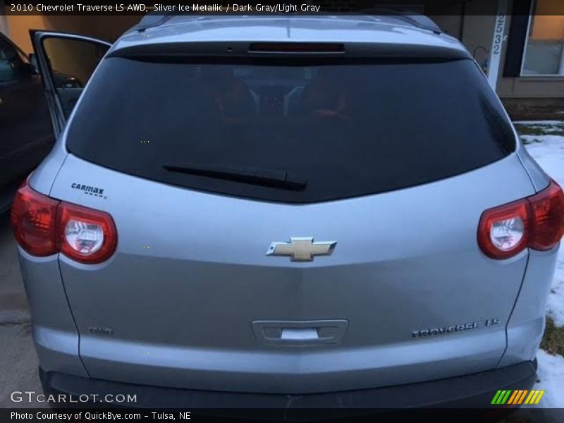 Silver Ice Metallic / Dark Gray/Light Gray 2010 Chevrolet Traverse LS AWD