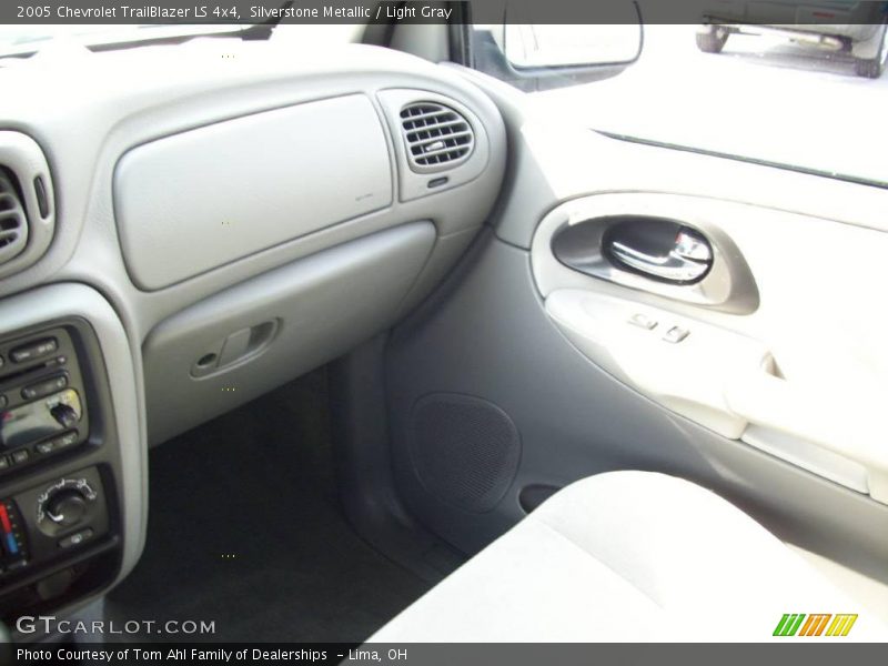 Silverstone Metallic / Light Gray 2005 Chevrolet TrailBlazer LS 4x4
