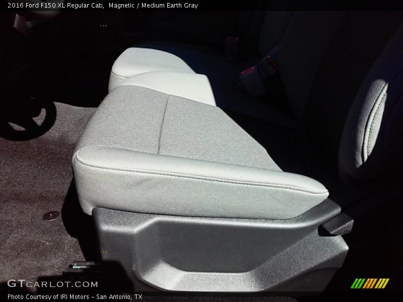 Magnetic / Medium Earth Gray 2016 Ford F150 XL Regular Cab