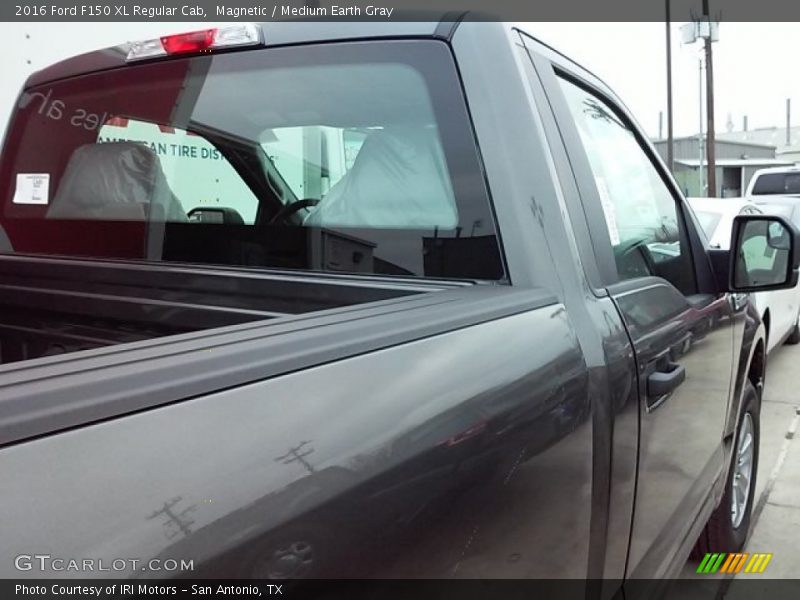 Magnetic / Medium Earth Gray 2016 Ford F150 XL Regular Cab