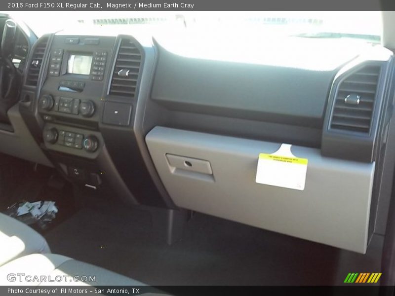 Magnetic / Medium Earth Gray 2016 Ford F150 XL Regular Cab