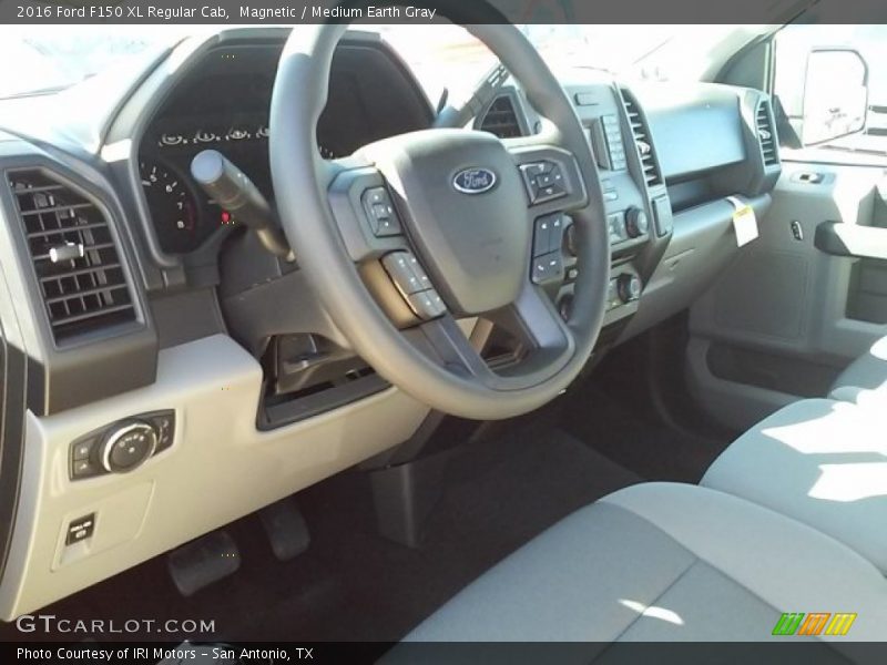 Magnetic / Medium Earth Gray 2016 Ford F150 XL Regular Cab