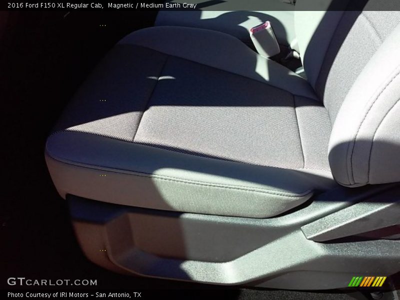Magnetic / Medium Earth Gray 2016 Ford F150 XL Regular Cab