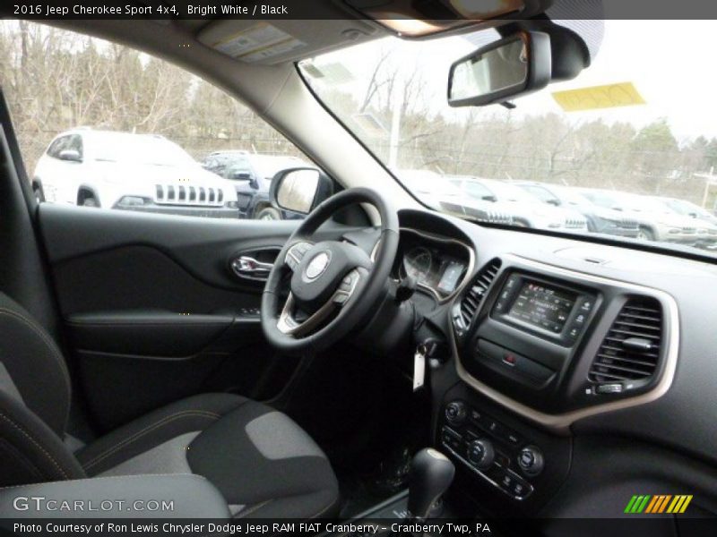 Bright White / Black 2016 Jeep Cherokee Sport 4x4